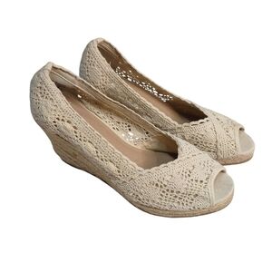 Jaclyn Smith Wedge Sandals Women's Beige Wedge Shoes Size 9.5